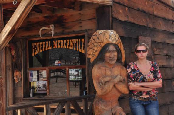 Pele Vermelha e Cara Pálida em Pioneertown, na Califórnia, nos Estados Unidos